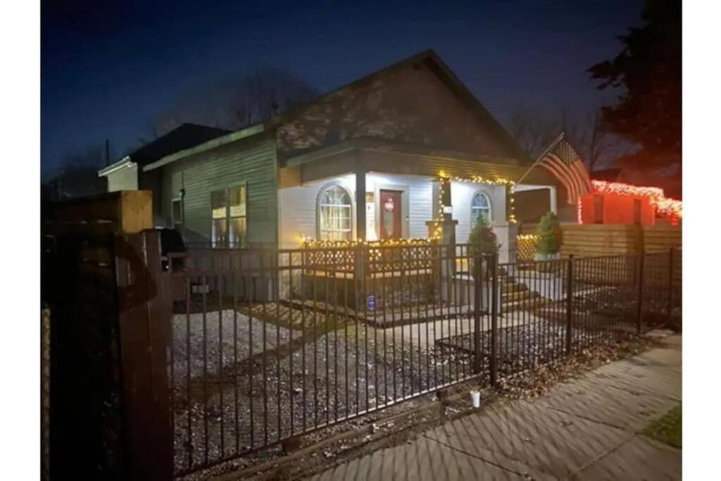 Stockyards!-1 Block Away ! Cowboy Cottage Sleeps 9 Fort Worth Exterior foto